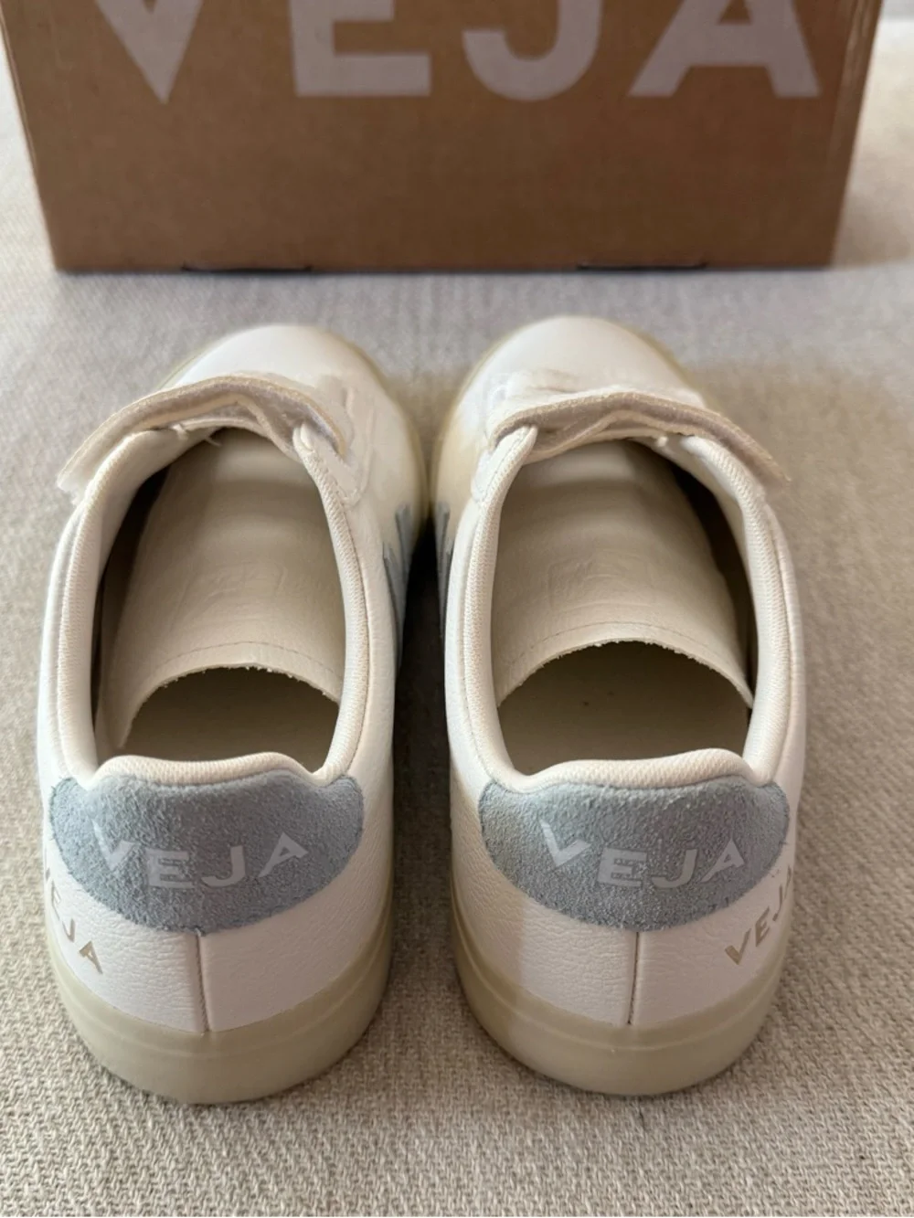 NIB Veja Recife Leather Sneakers EU 36 / US 5 Extra White Steel Velcro